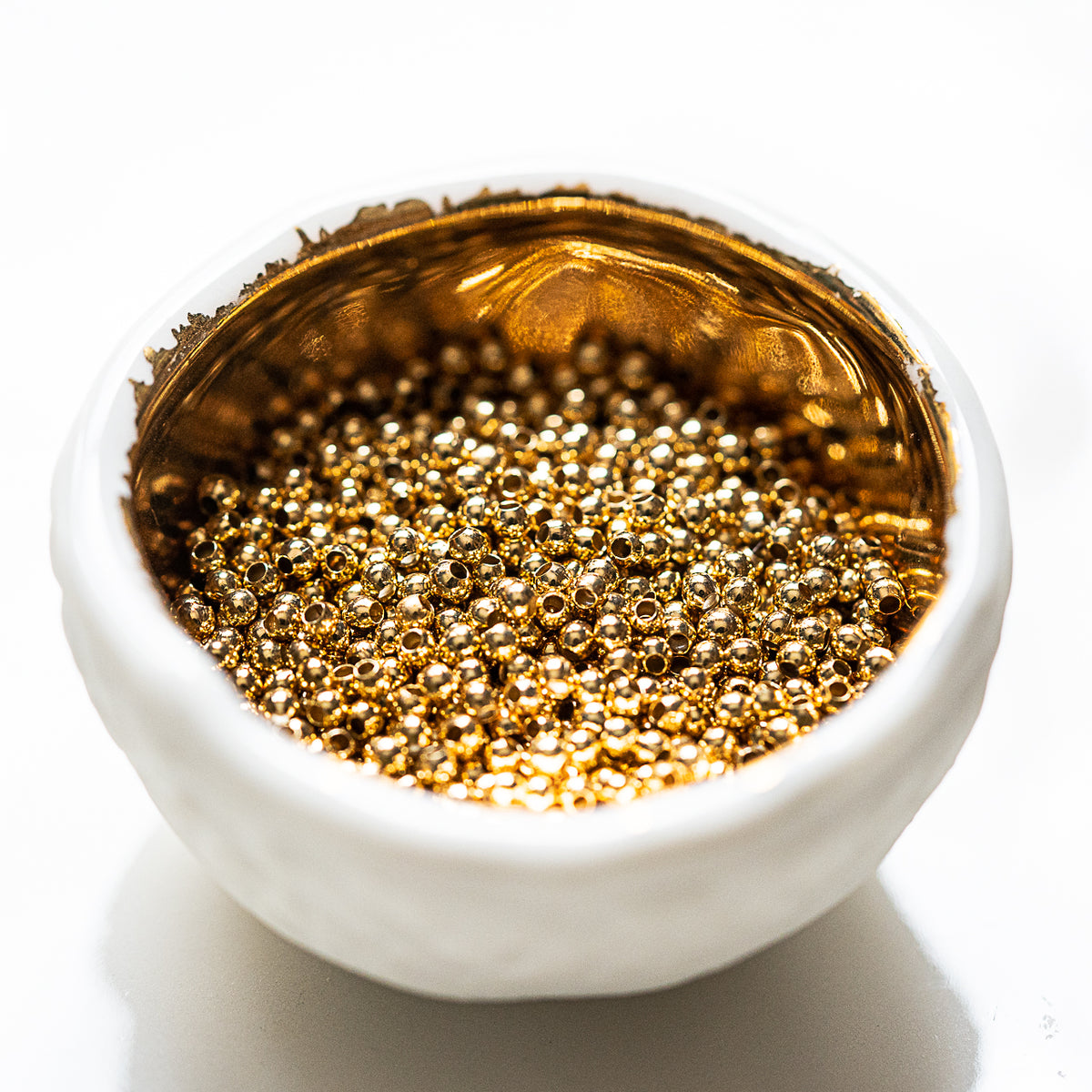 Perles rondes lisses laiton plaqué or 18k ou 24k de 2/2,5 mm ( sachet de 100, 200 ou 700 perles )