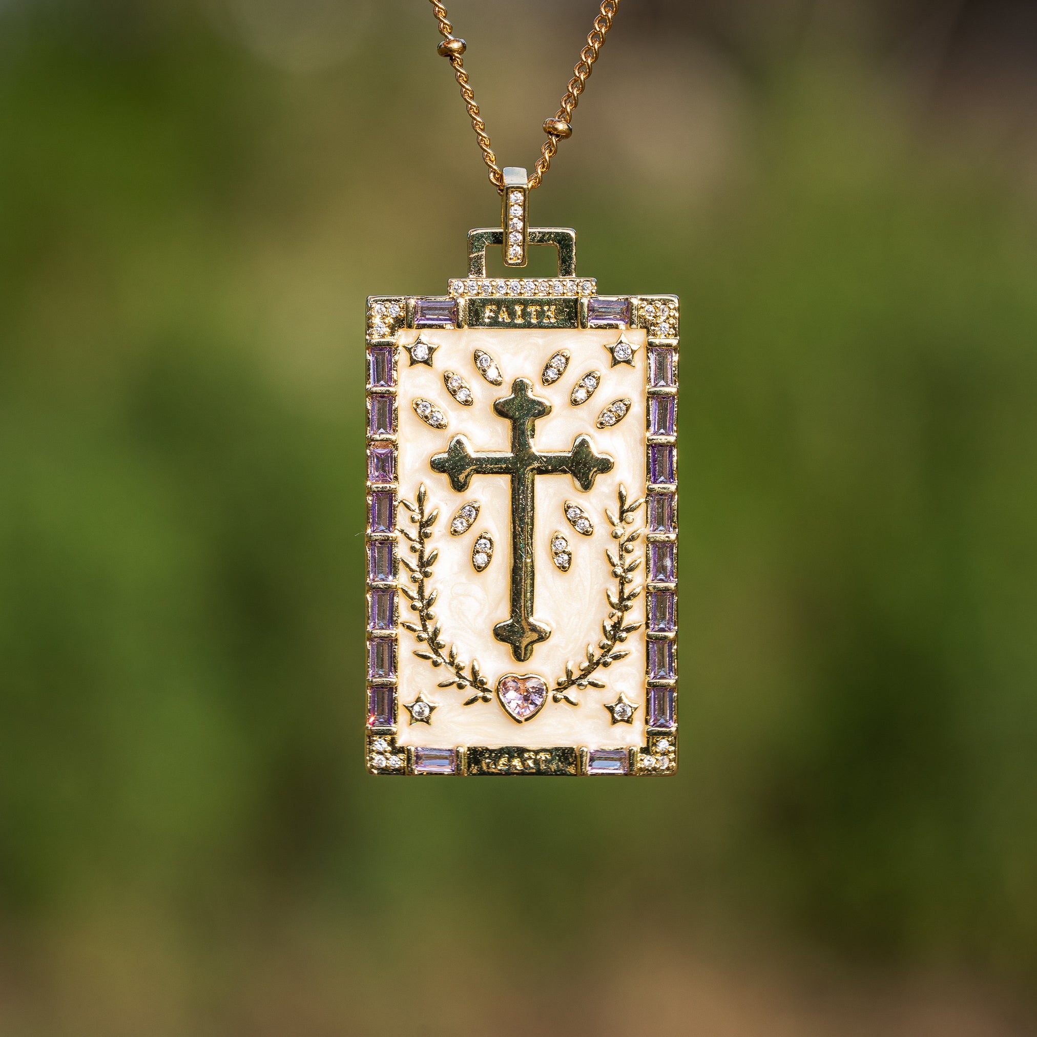 Sublimes breloques émaillées croix en laiton plaqué or 18k et zirconium colorés de 49 mm ( à l&