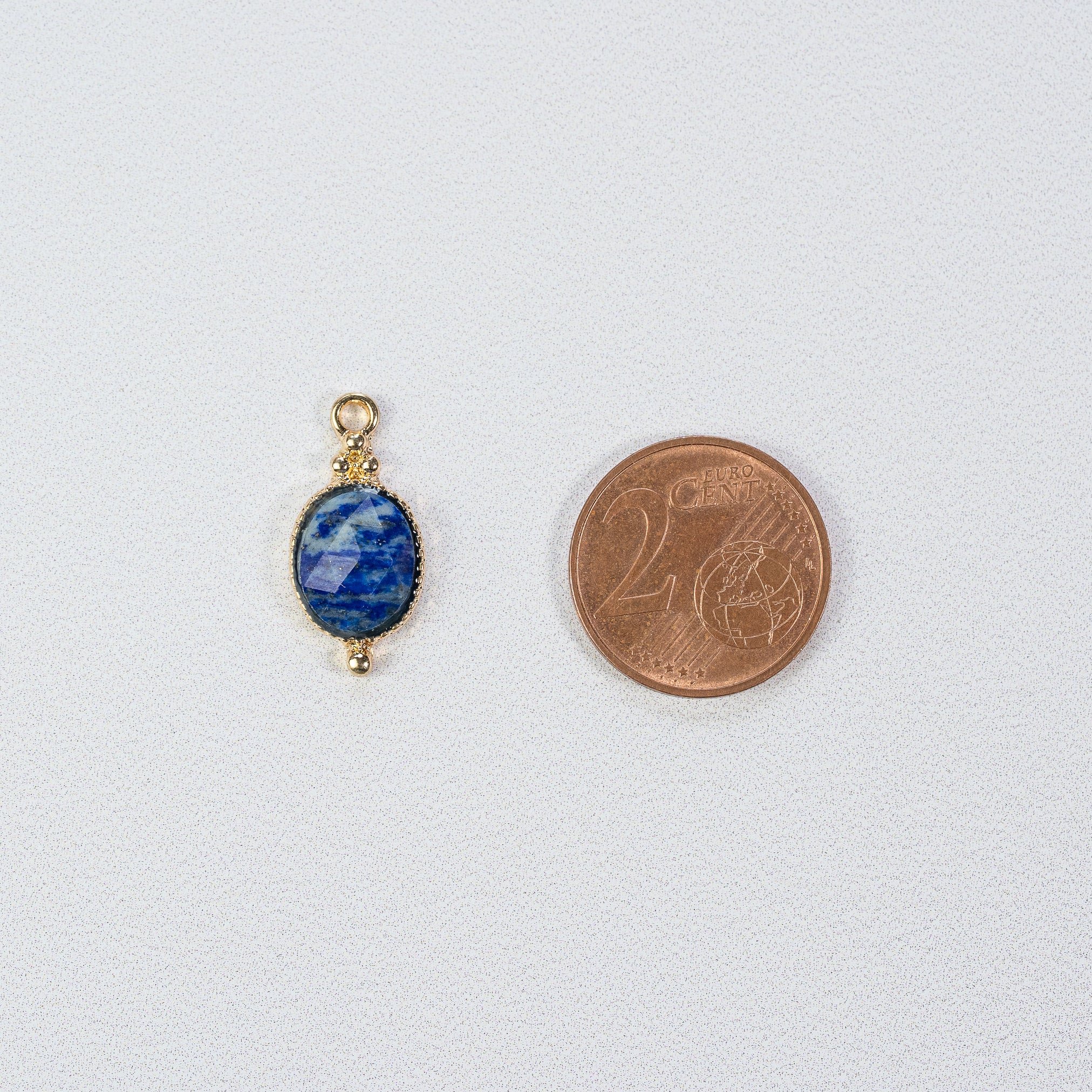 Breloques ovales facettes lapis-lazuli et laiton doré à l&