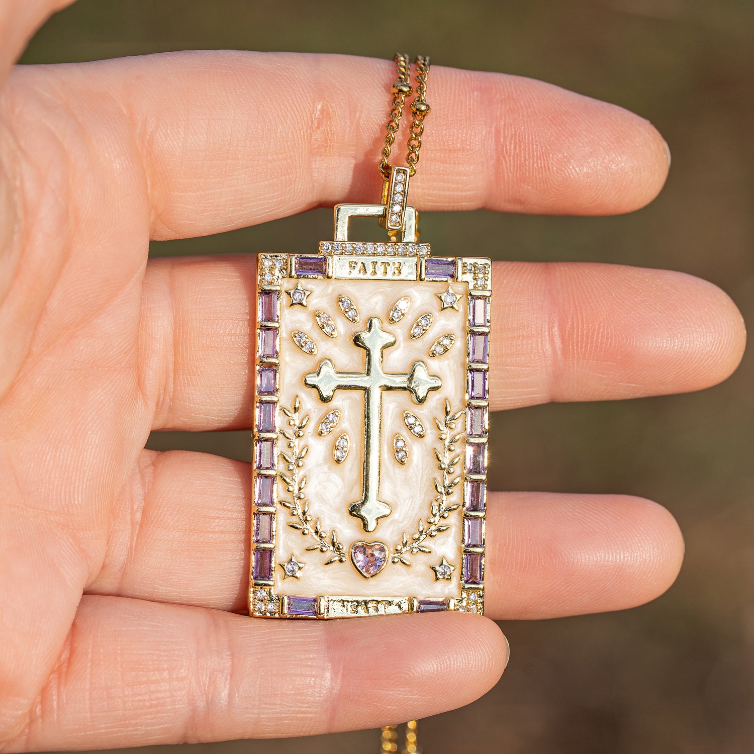 Sublimes breloques émaillées croix en laiton plaqué or 18k et zirconium colorés de 49 mm ( à l&