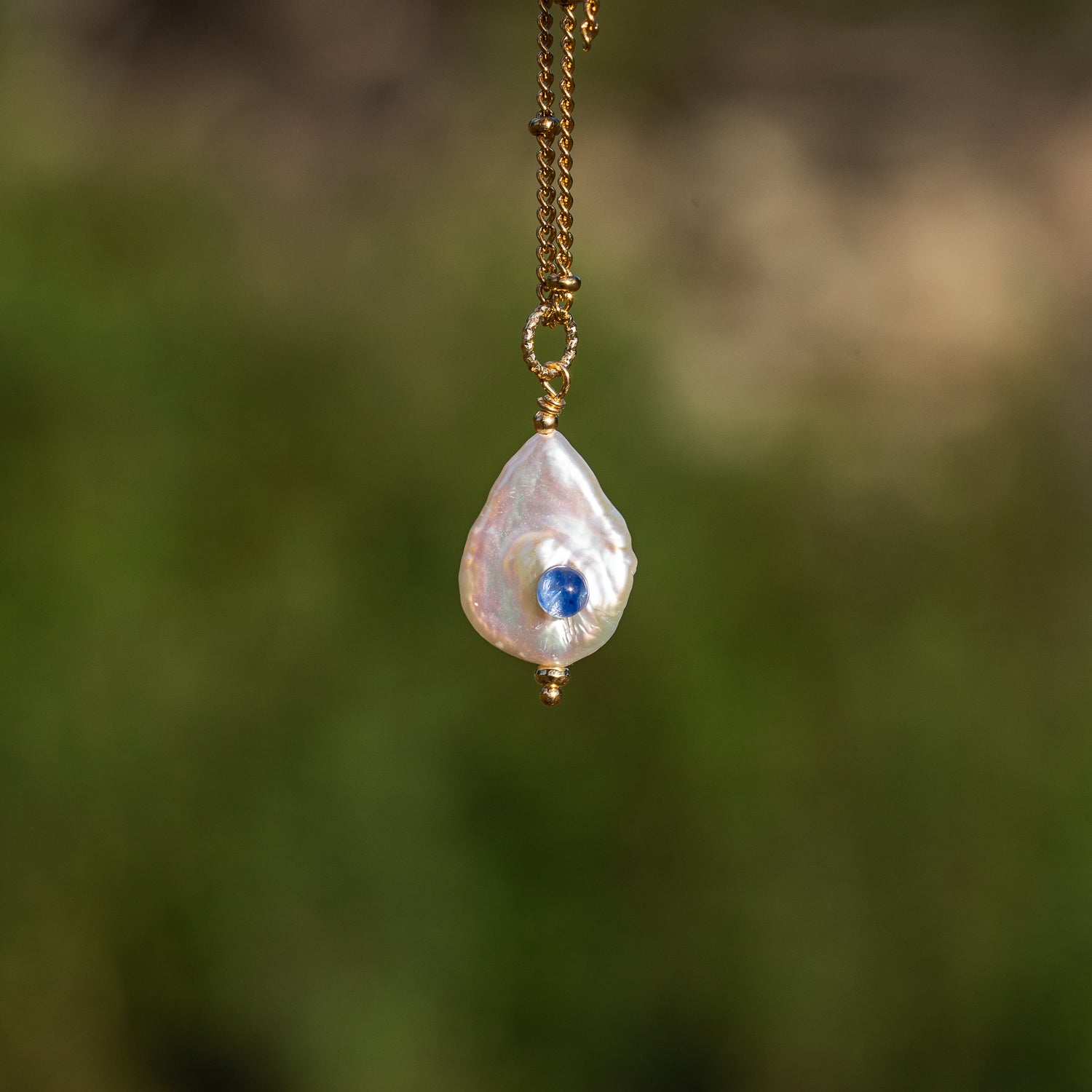 Pendentifs en perles gouttes Keshi, cabochons pierres au choix et laiton plaqué or de env 28 mm ( à l&