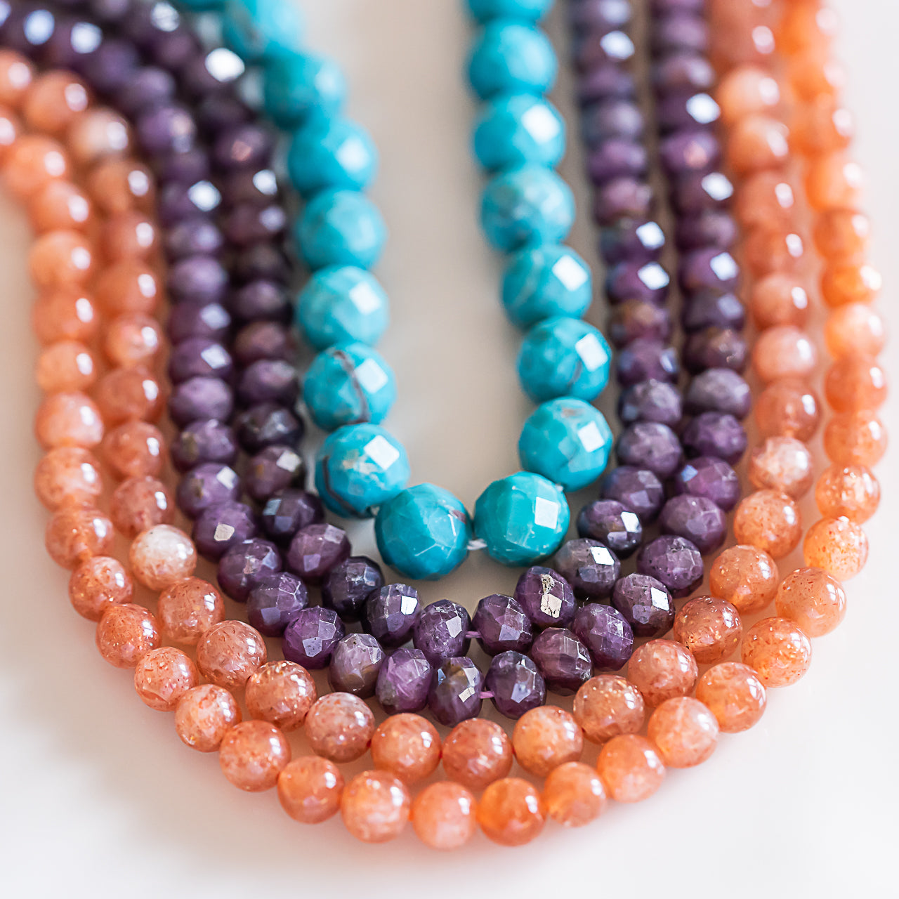Collar De Perlas Turquesas Para Mujer - Tres Hilos, Perlas De 8 Mm, Cierre Con Incrustaciones