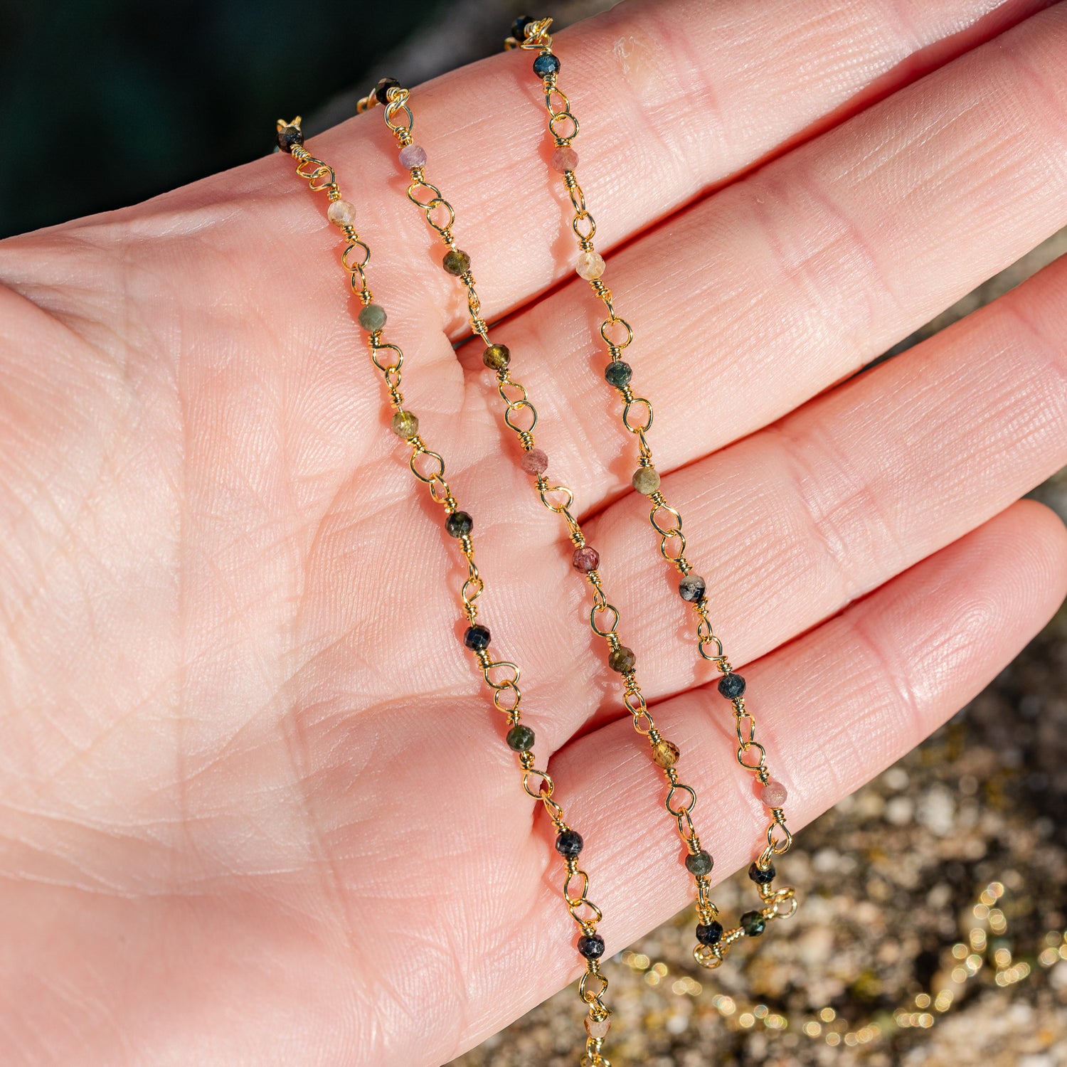 Chaine maille chapelet avec perles de Tourmaline en laiton doré ( vendue par 50 cm )