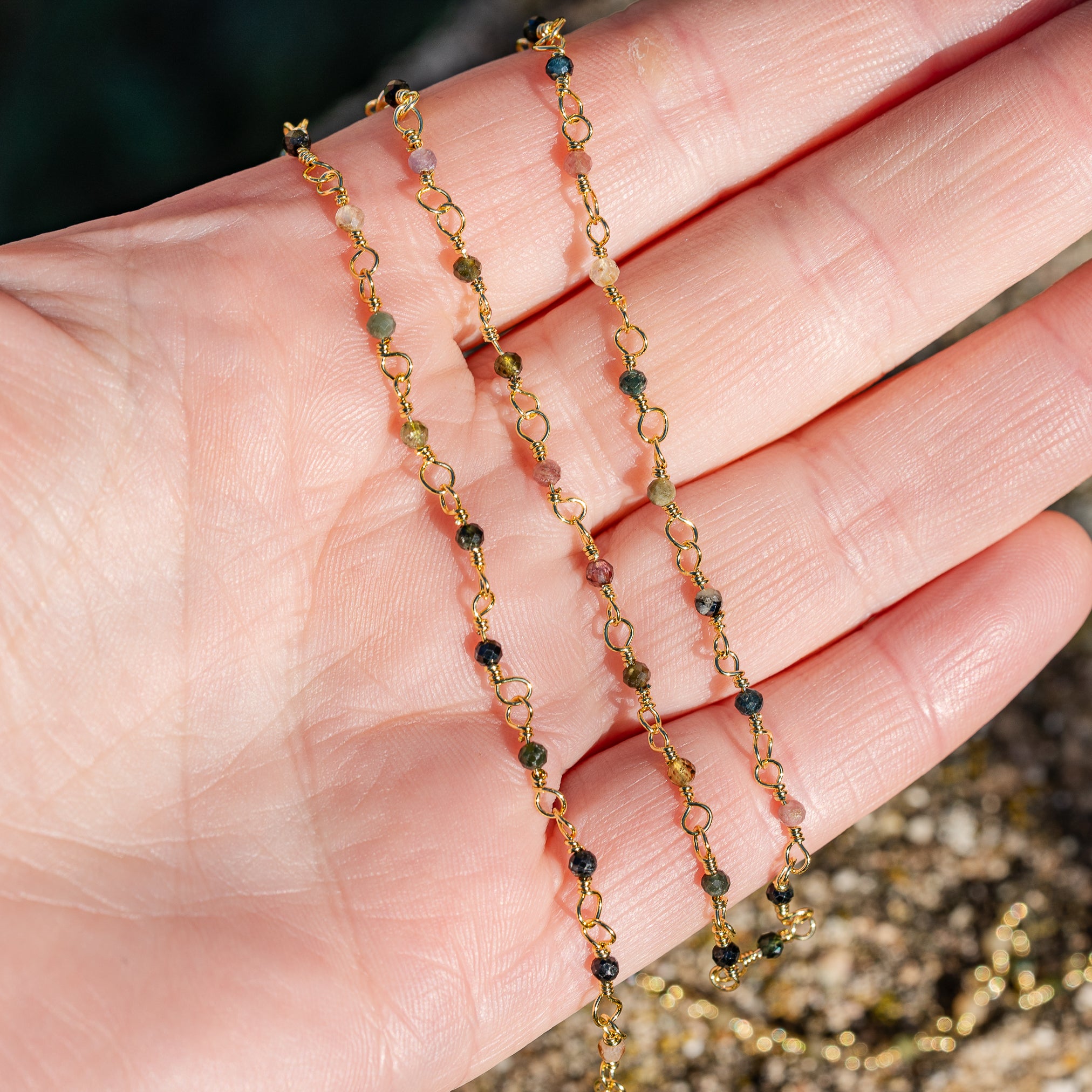 Chaine maille chapelet avec perles de Tourmaline en laiton doré ( vendue par 50 cm )