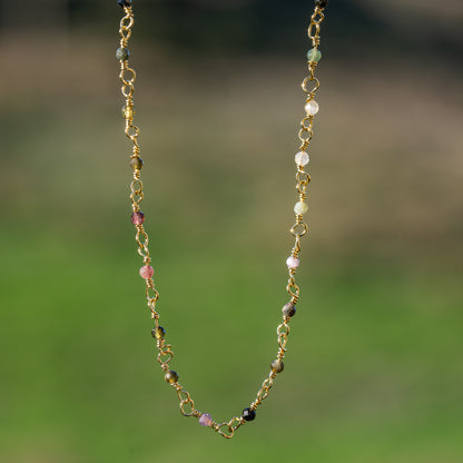 Chaine maille chapelet avec perles de Tourmaline en laiton doré ( vendue par 50 cm )
