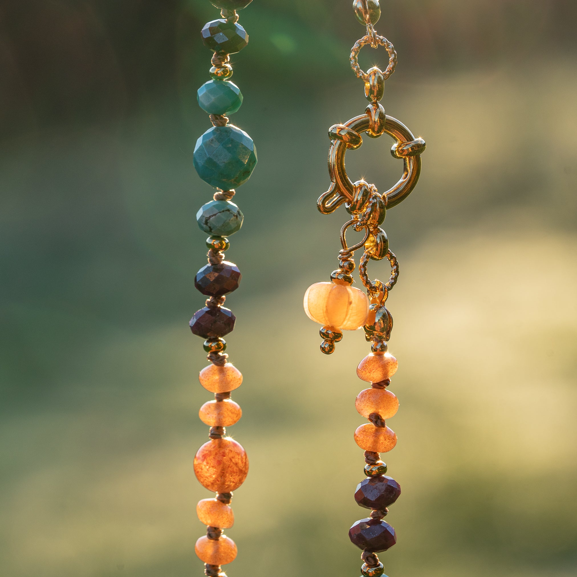 Kit collier noué " joyeux " en Turquoise, Rubis et Pierre de Soleil, à vous de créer ! ✨