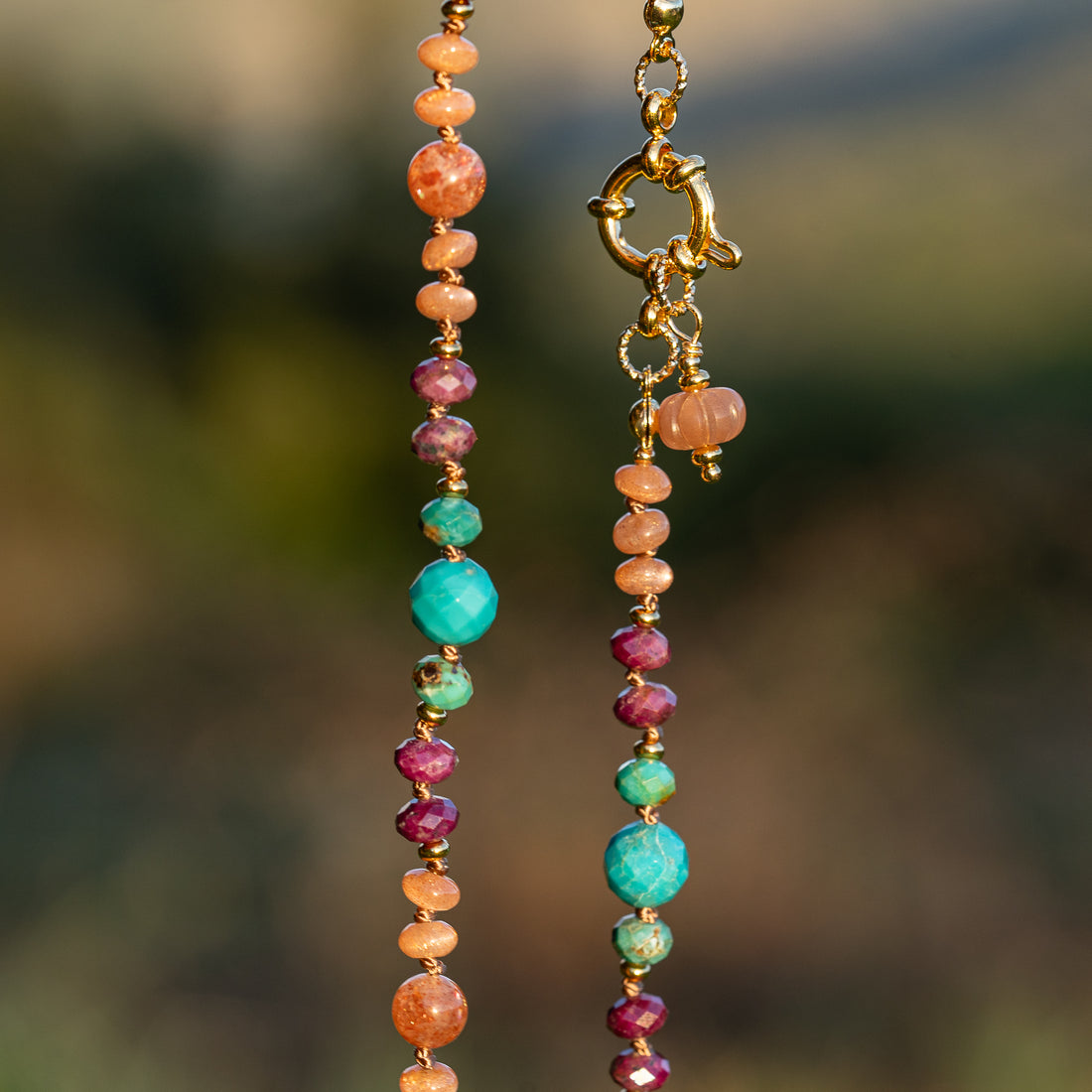 Kit collier noué " joyeux " en Turquoise, Rubis et Pierre de Soleil, à vous de créer ! ✨