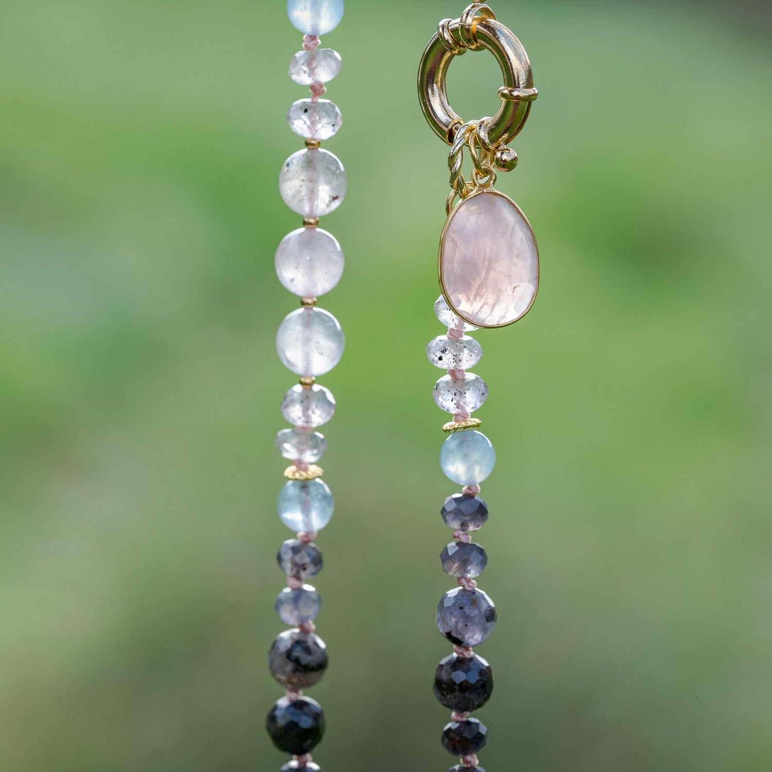 Collier noué " pur " en Iolite, Aigue-marine et Quartz rose à Diopside ✨