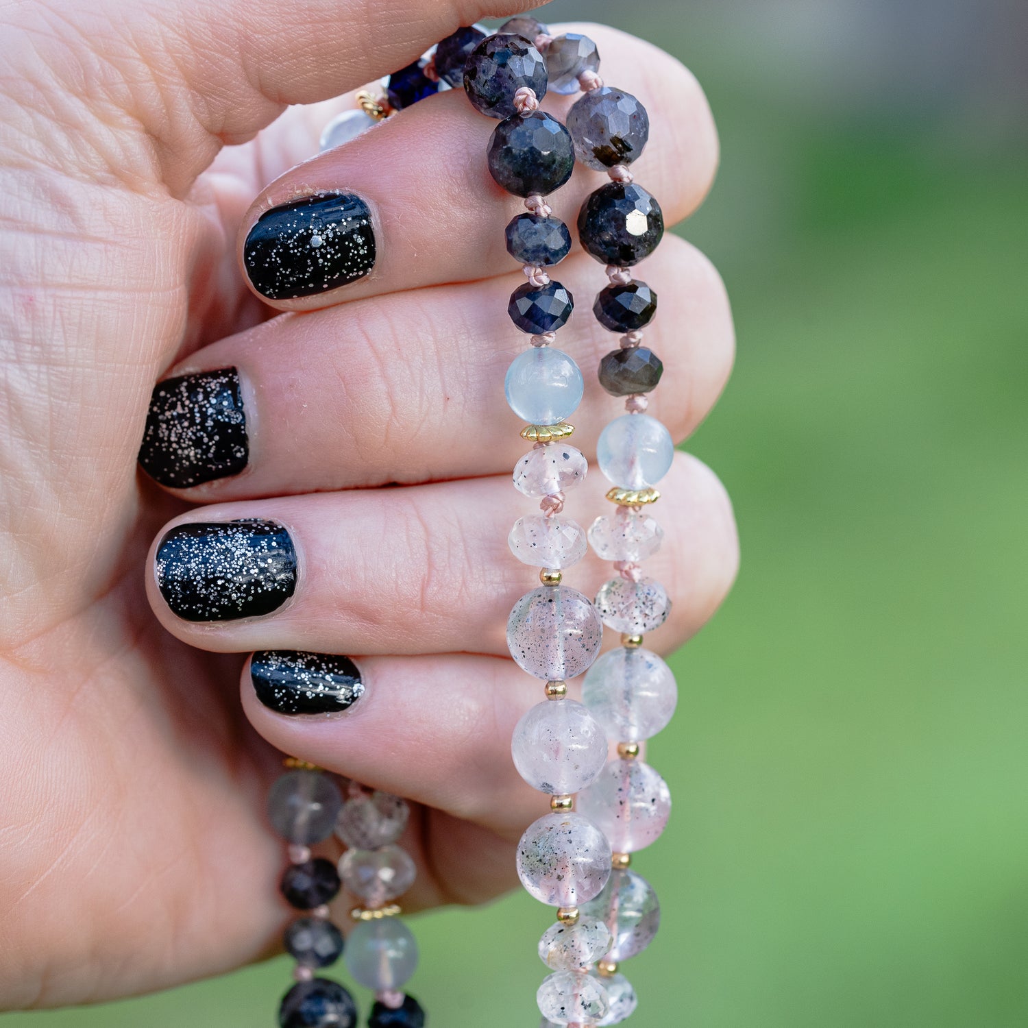 Collier noué " pur " en Iolite, Aigue-marine et Quartz rose à Diopside ✨