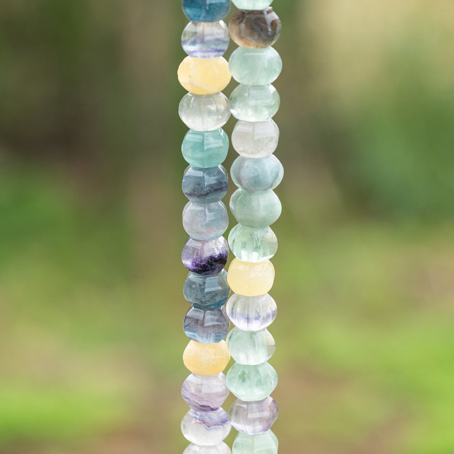 Perles lanternes lisses de Fluorite multicolore de 10 x 7/8 mm ( lot de 6 perles )