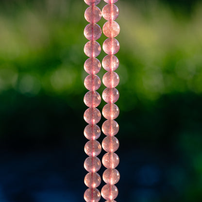 Perles rondes lisses de Quartz fraise de 8,5 mm ( 1/2 rang de env 23 perles )
