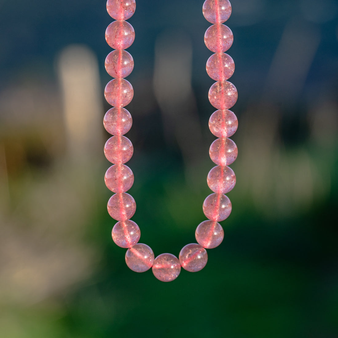 Perles rondes lisses de Quartz fraise de 8,5 mm ( 1/2 rang de env 23 perles )