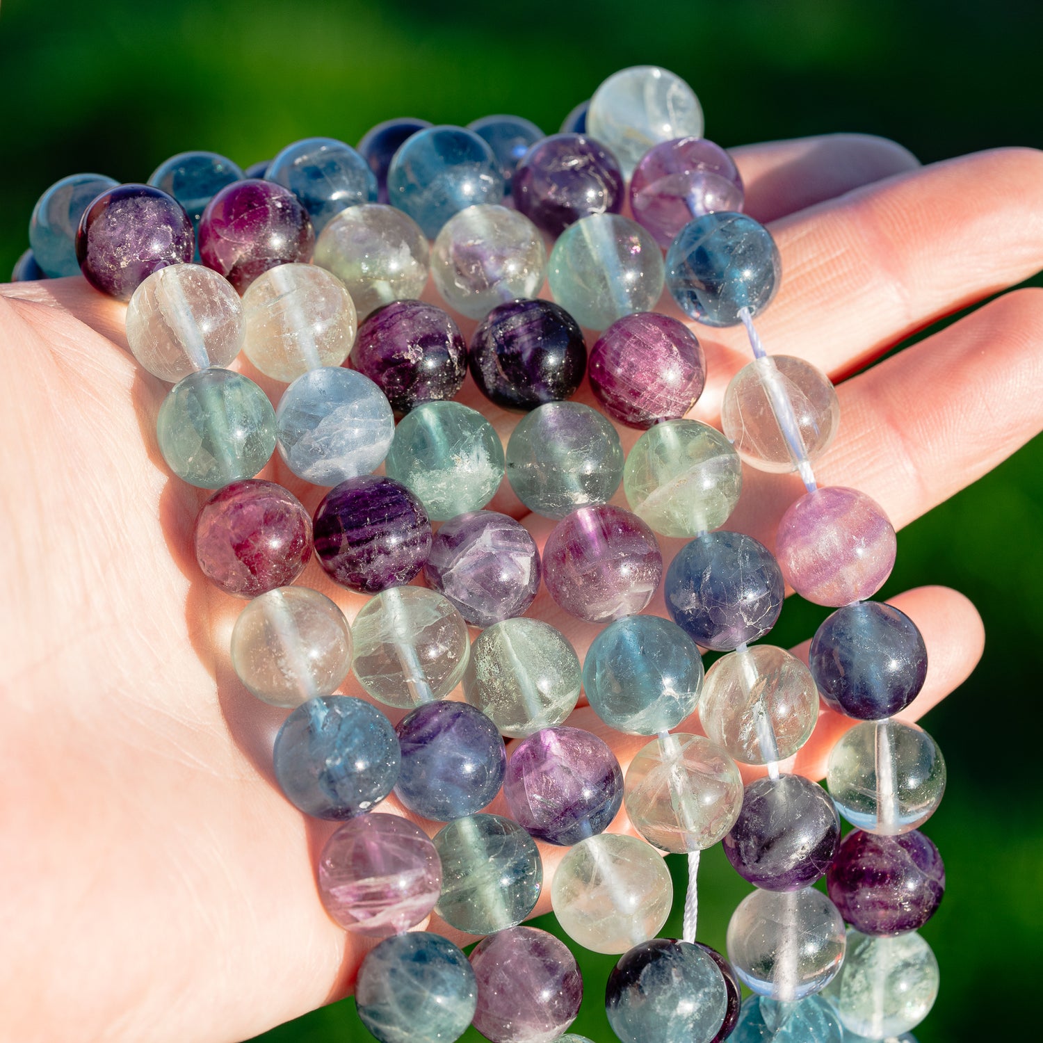 Perles rondes de Fluorite multicolore de 12 mm ( 1/2 rang de env 16 perles )