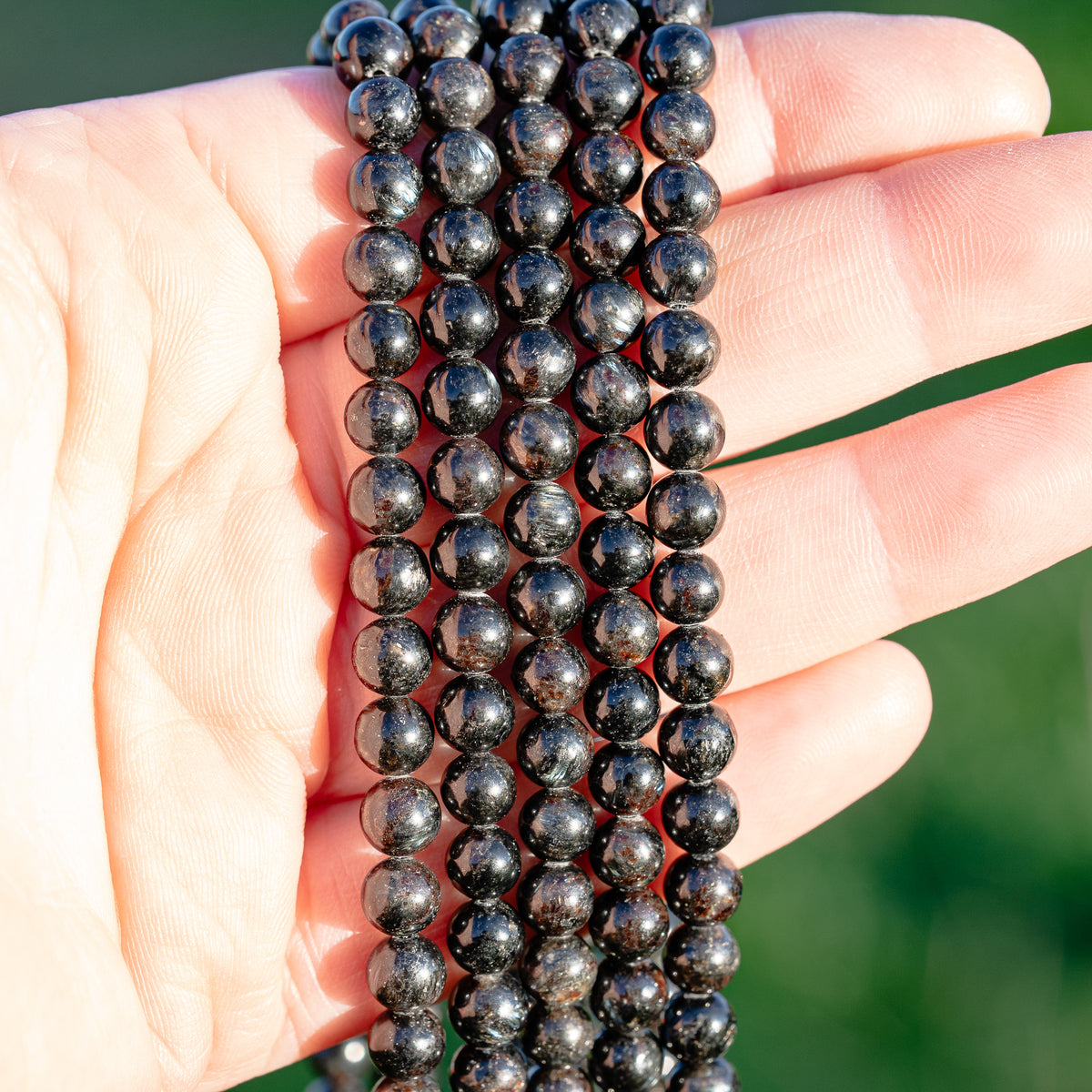 Perles rondes lisse en Arfvedsonite de 6 mm ( 1/2 rang ou rang )