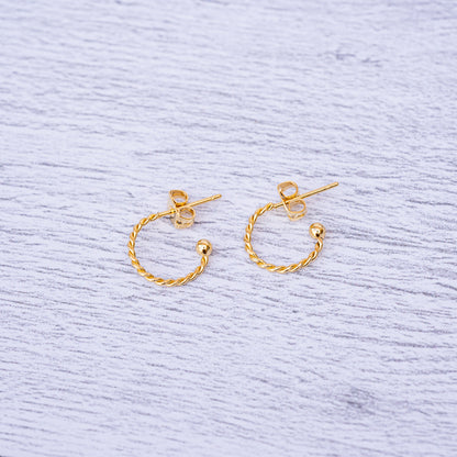 Demi-créoles torsadée en acier inoxydable plaqué or 18k de 12 mm ( 1 ou 6 paires )