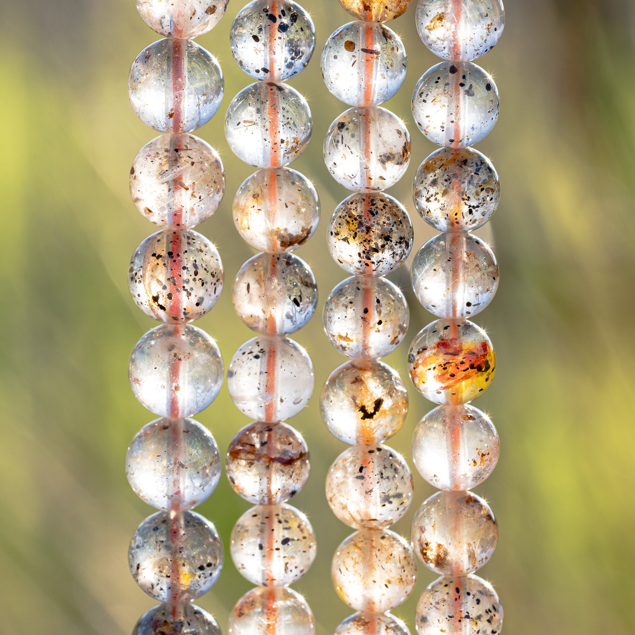 Perles rondes lisses de Quartz à inclusions de 8/8,5 mm ( 1/2 rang de env 22/24 perles )