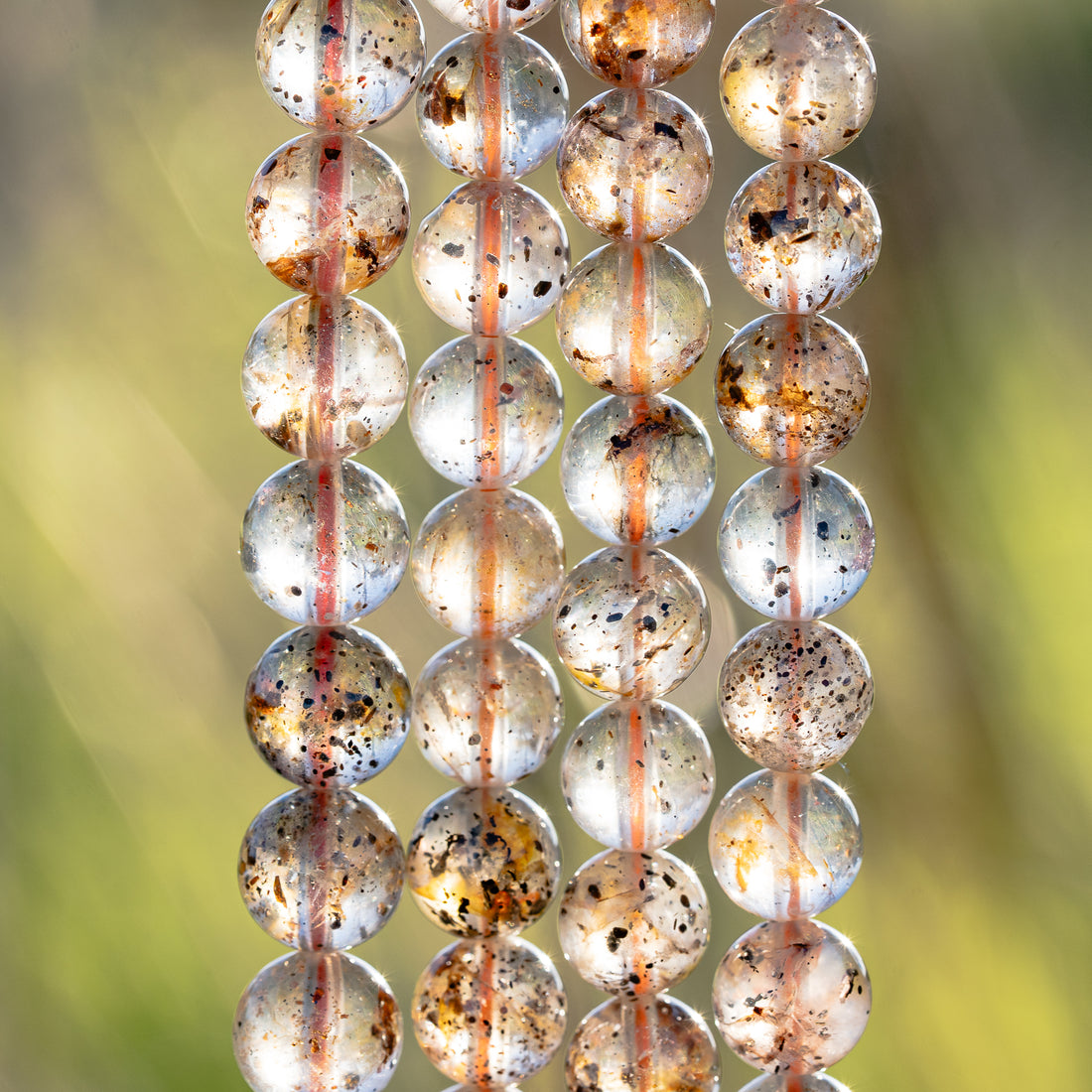 Perles rondes lisses de Quartz à inclusions de 8/8,5 mm ( 1/2 rang de env 22/24 perles )