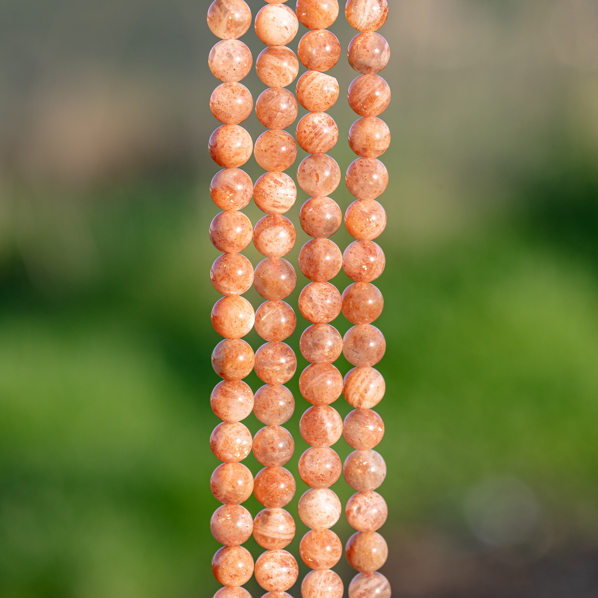 Perles rondes lisses de Pierre de Soleil de 6 mm ( rang de env 62 perles )