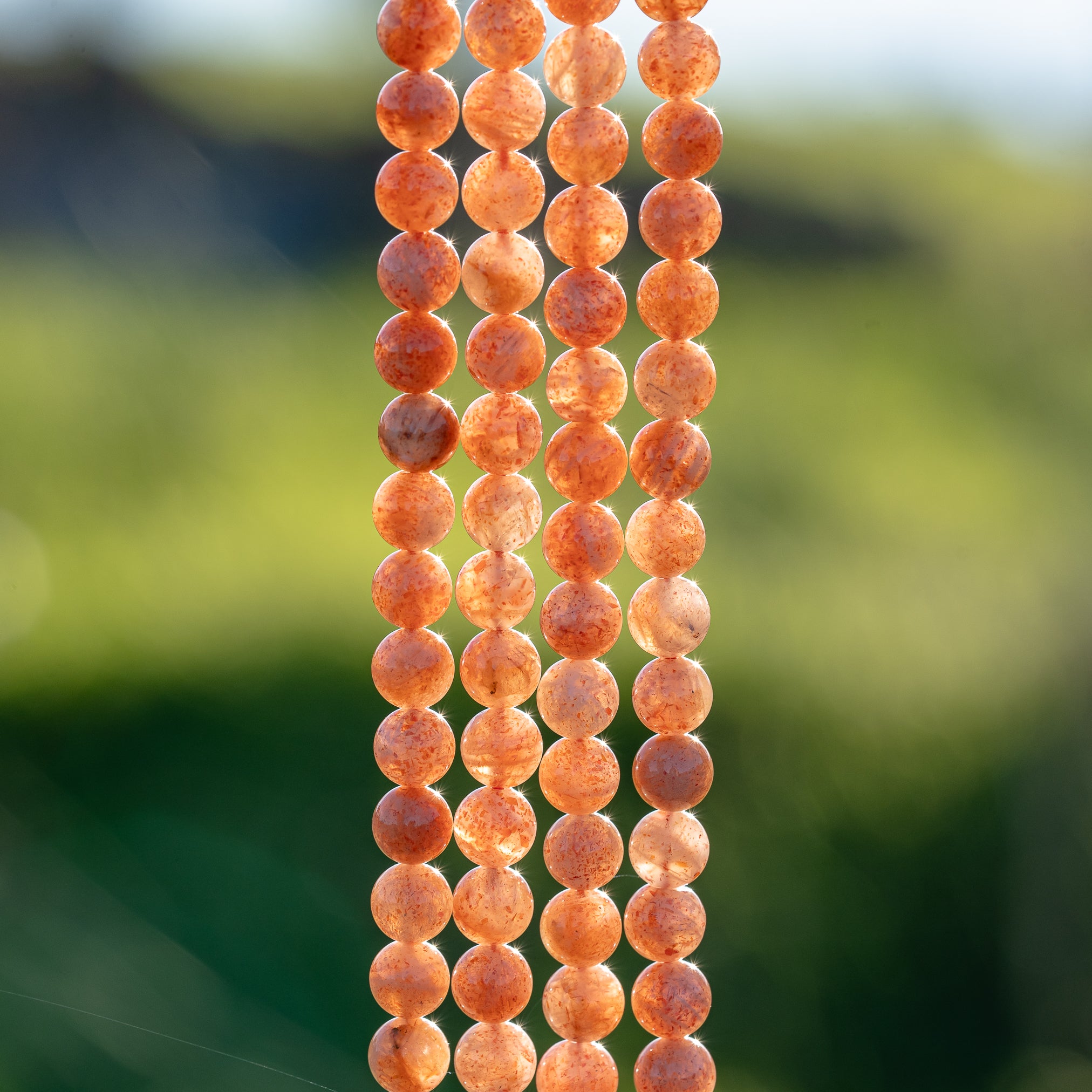 Perles rondes lisses de Pierre de Soleil de 6 mm ( rang de env 62 perles )