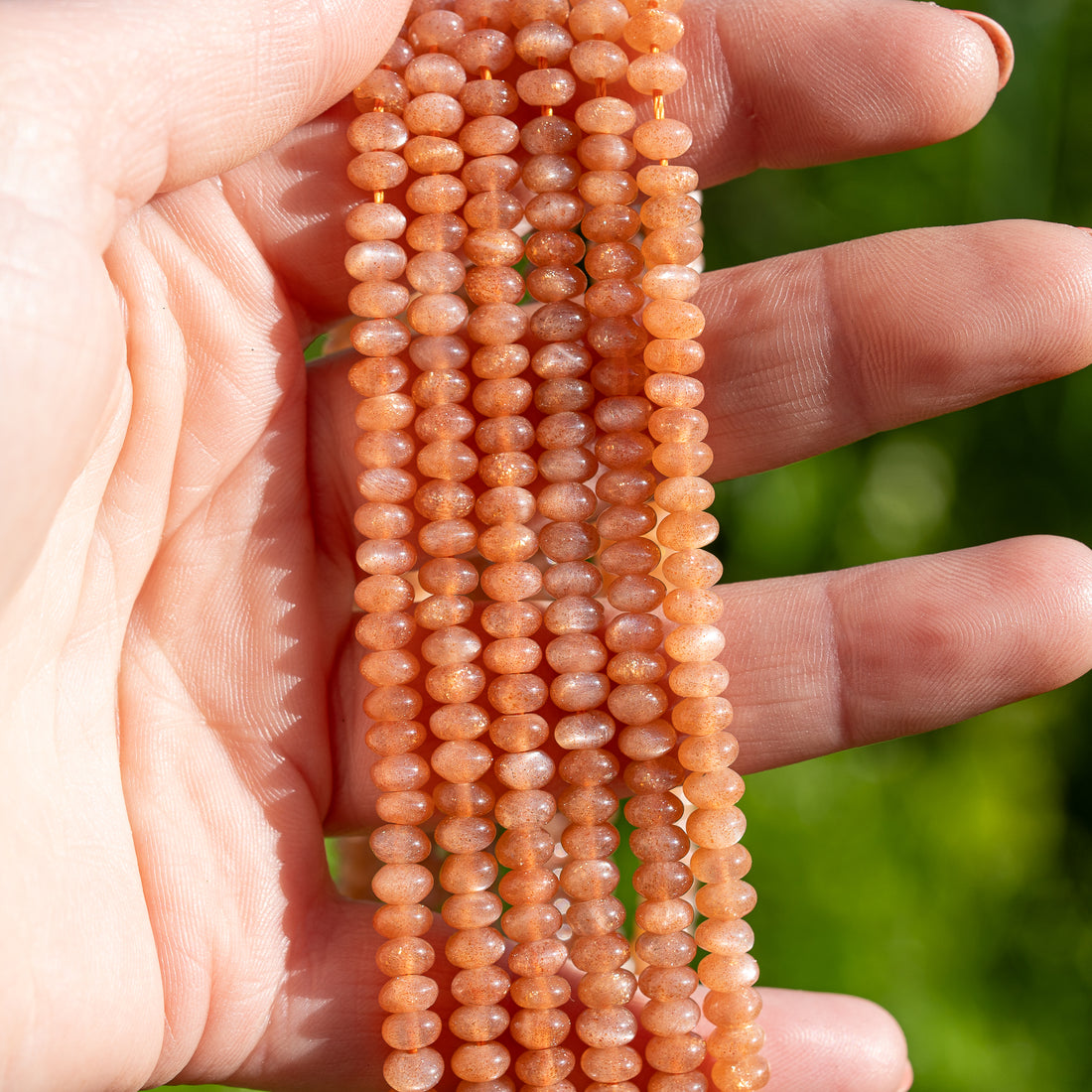 Perles rondelles lisses en Pierre de soleil extra ✨ de 5 x 3 mm ( 1/2 rang de env 64 perles )