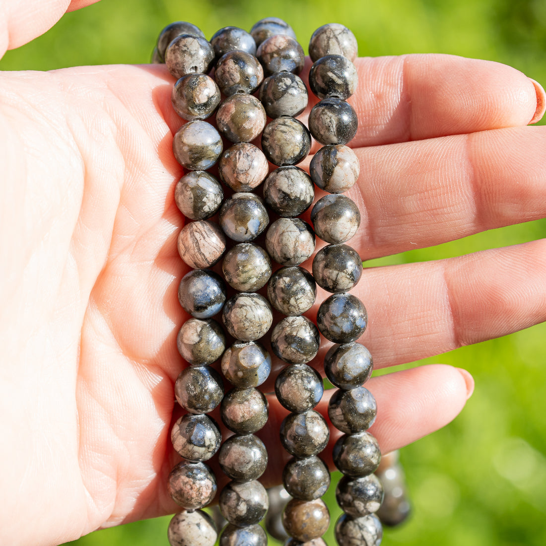 Perles rondes lisses de Glaucophane de 8 mm ( rang de env 46 perles )