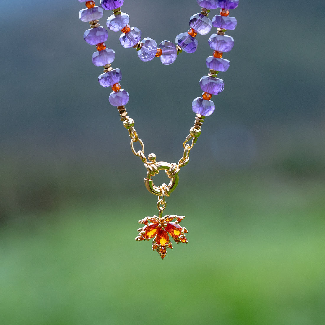 Perles rondelles facettes de zirconium couleur grenat de 3 x 2 mm ( 1/2 rang de env 80 perles )