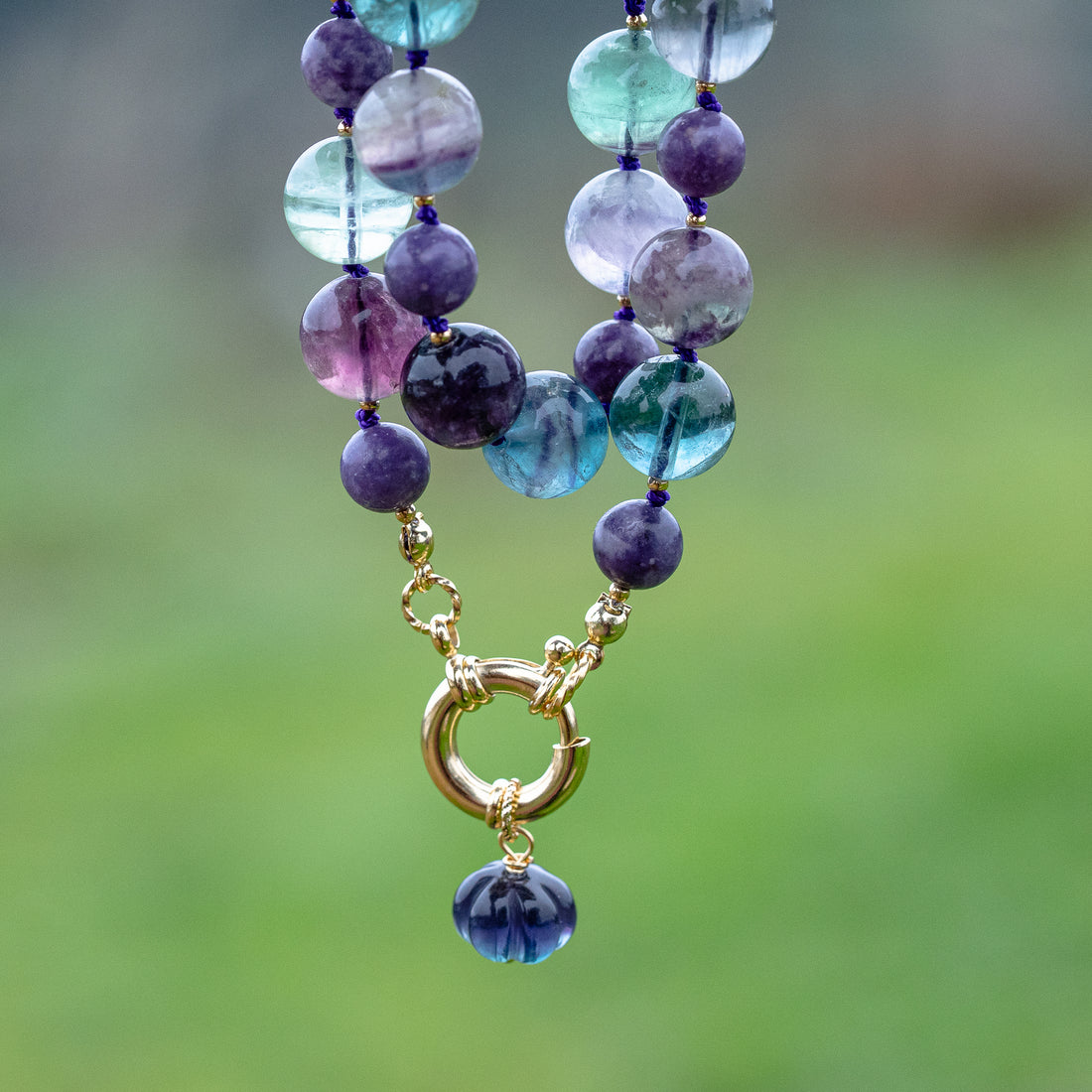 Collier " paix " en Fluorite multicolore et Lépidolite 💜