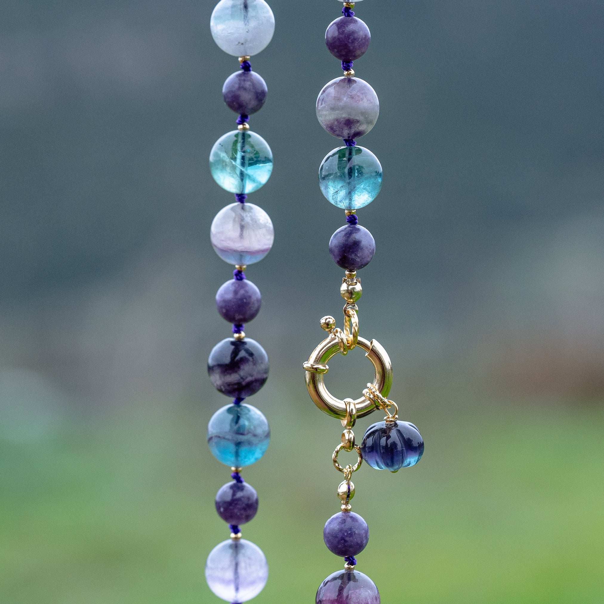 Collier " paix " en Fluorite multicolore et Lépidolite 💜
