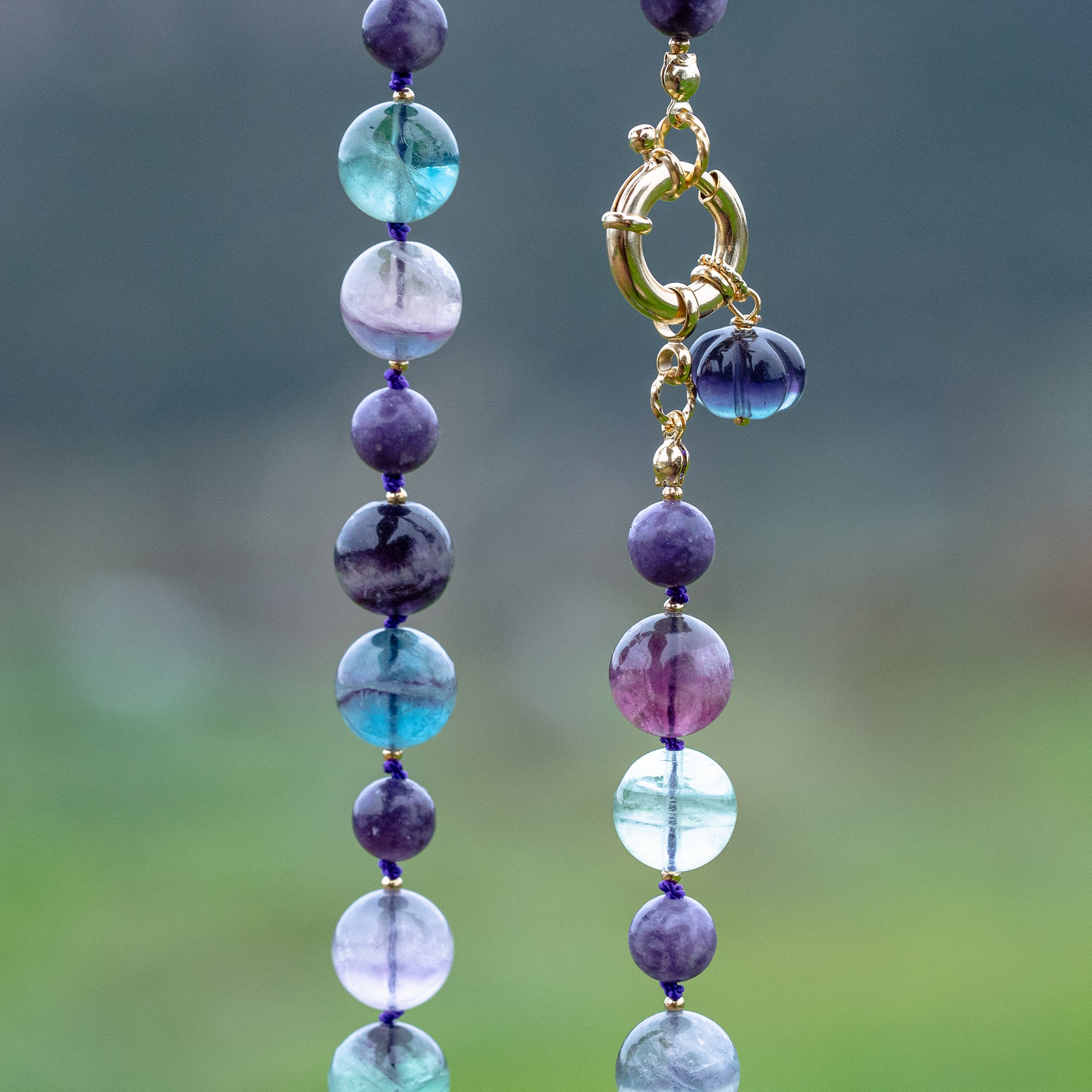 Collier " paix " en Fluorite multicolore et Lépidolite 💜