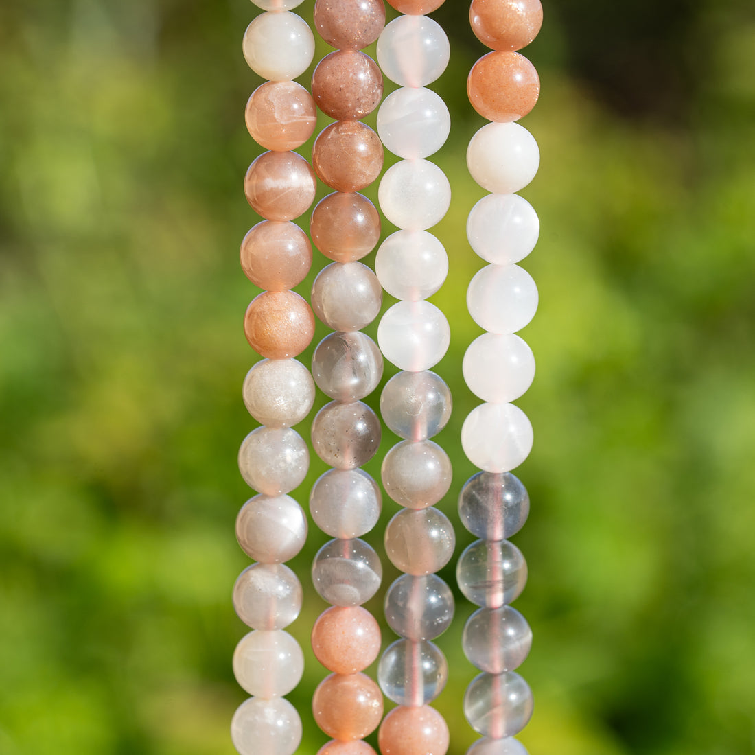 Perles rondes de Pierre de lune multicolore de 8,5 mm ( 1/2 rang de env 24 perles )