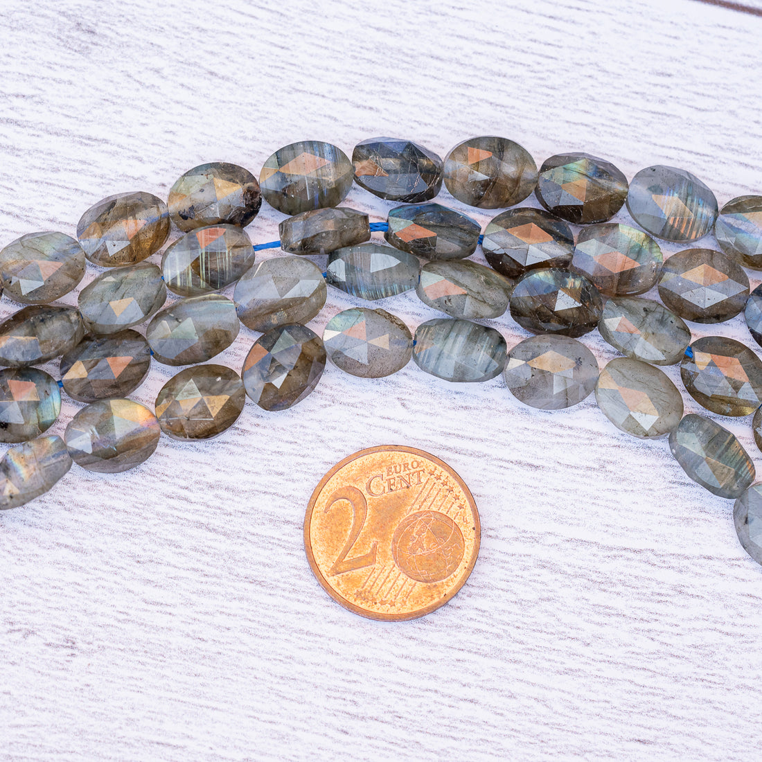 Perles ovales plates facettes de Labradorite de 10 mm ( lot de 4 perles )