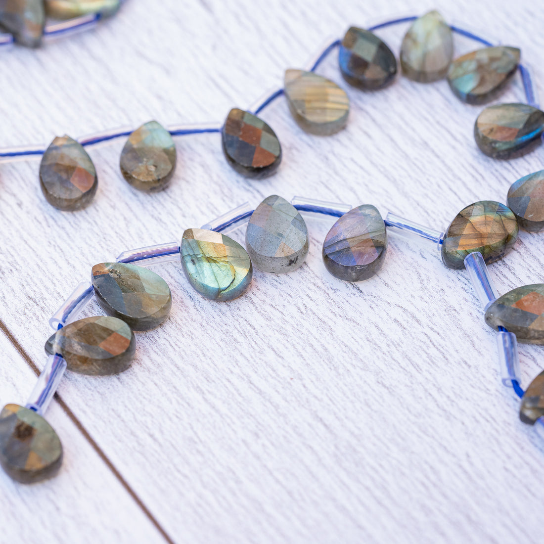 Perles gouttes plates facettes de Labradorite de 11 mm ( lot de 2 perles )