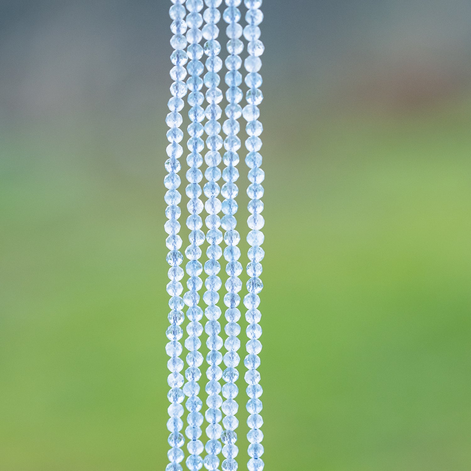 Perles rondes facettes en Aigue-marine de 3 mm ( rang de env 128 perles )