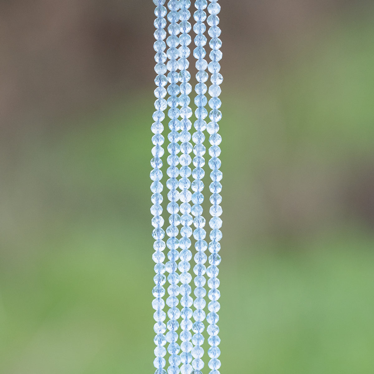 Perles rondes facettes en Aigue-marine de 3 mm ( rang de env 128 perles )