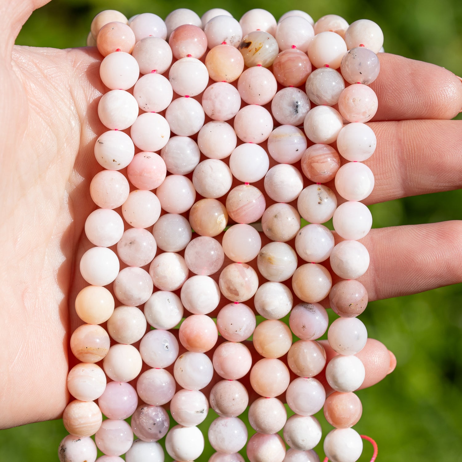 Perles rondes lisses en Opale rose grade a de 8 mm ( 1/2 rang de env 23 perles )