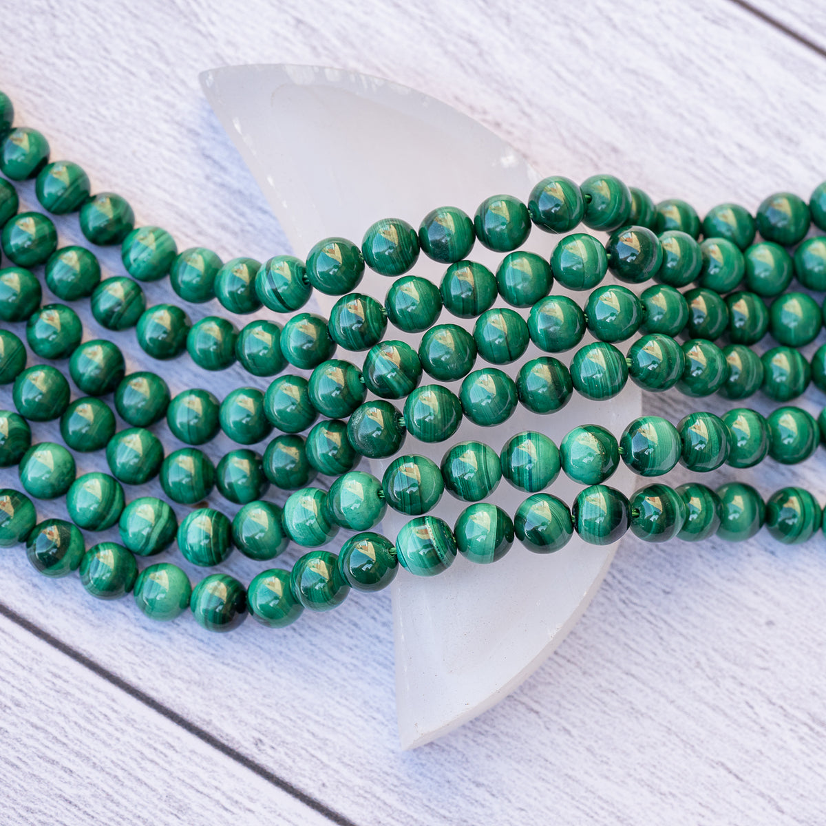 Perles rondes lisses de Malachite grade a de 5,7/6 mm ( 1/2 rang de env 33 perles )