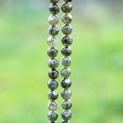 Perles rondes lisses de Lépidolite verte de 8,5 mm ( lot de 6 perles ou 1/2 rang de env 23 perles )