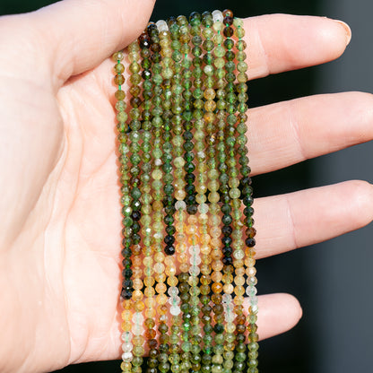 Perles rondes facettes de Tourmaline verte/marron de 3 mm ( rang de env 124 perles )