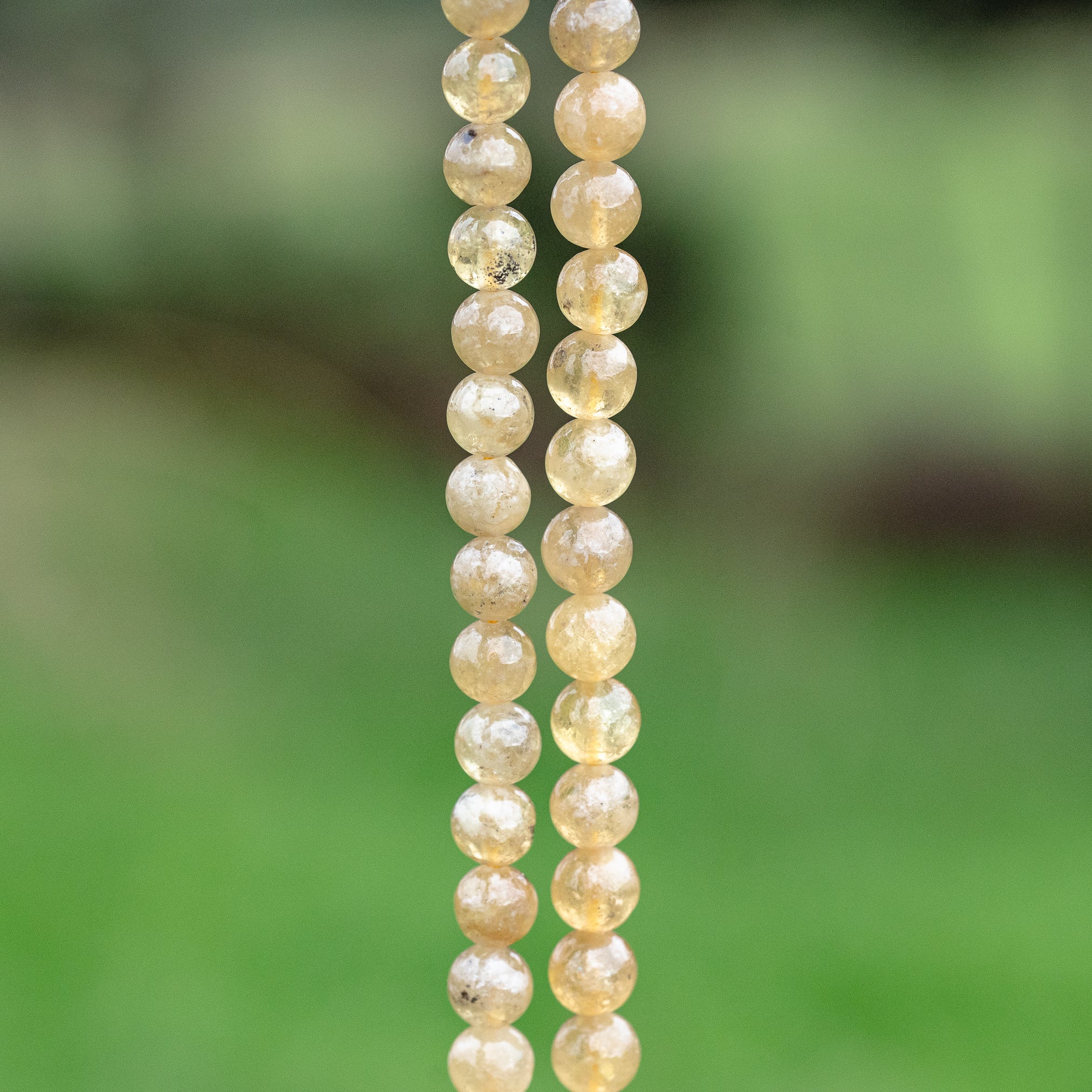 Perles rondes lisses de Grenat jaune de 7/8 mm ( 1/4 ou 1/2 rang )