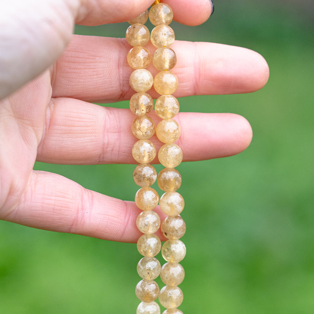 Perles rondes lisses de Grenat jaune de 7/8 mm ( 1/4 ou 1/2 rang )