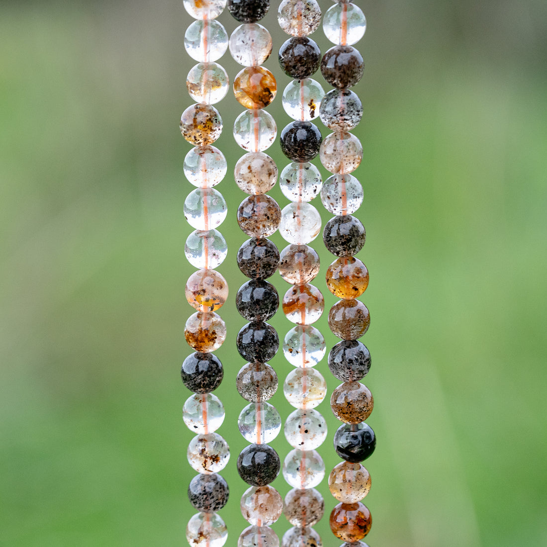 Perles rondes lisses de Quartz hématoide à inclusions de 8 mm ( 1/2 rang de env 24 perles )