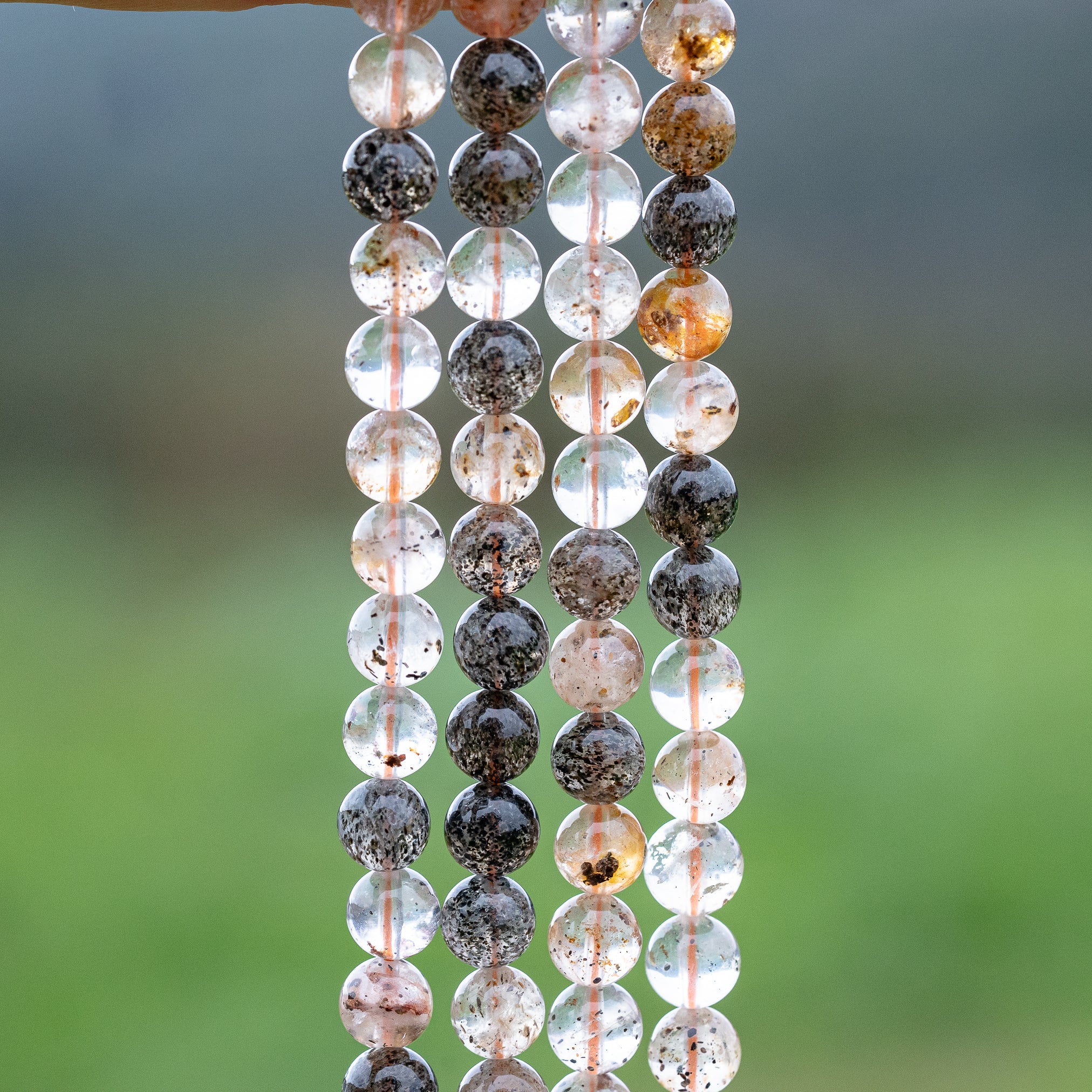 Perles rondes lisses de Quartz hématoide à inclusions de 8 mm ( 1/2 rang de env 24 perles )