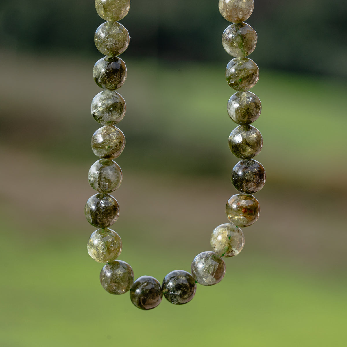 Perles rondes lisses de Lépidolite verte de 8,5 mm ( lot de 6 perles ou 1/2 rang de env 23 perles )