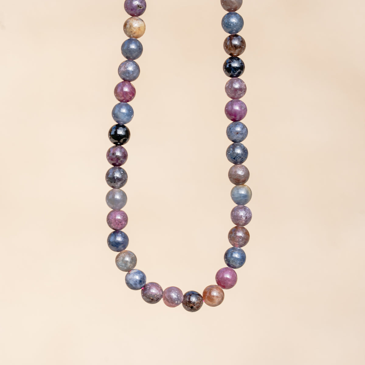 Perles rondes lisses de Corindons (Saphir et Rubis ) de 6 mm ( rang ou 1/2 rang )