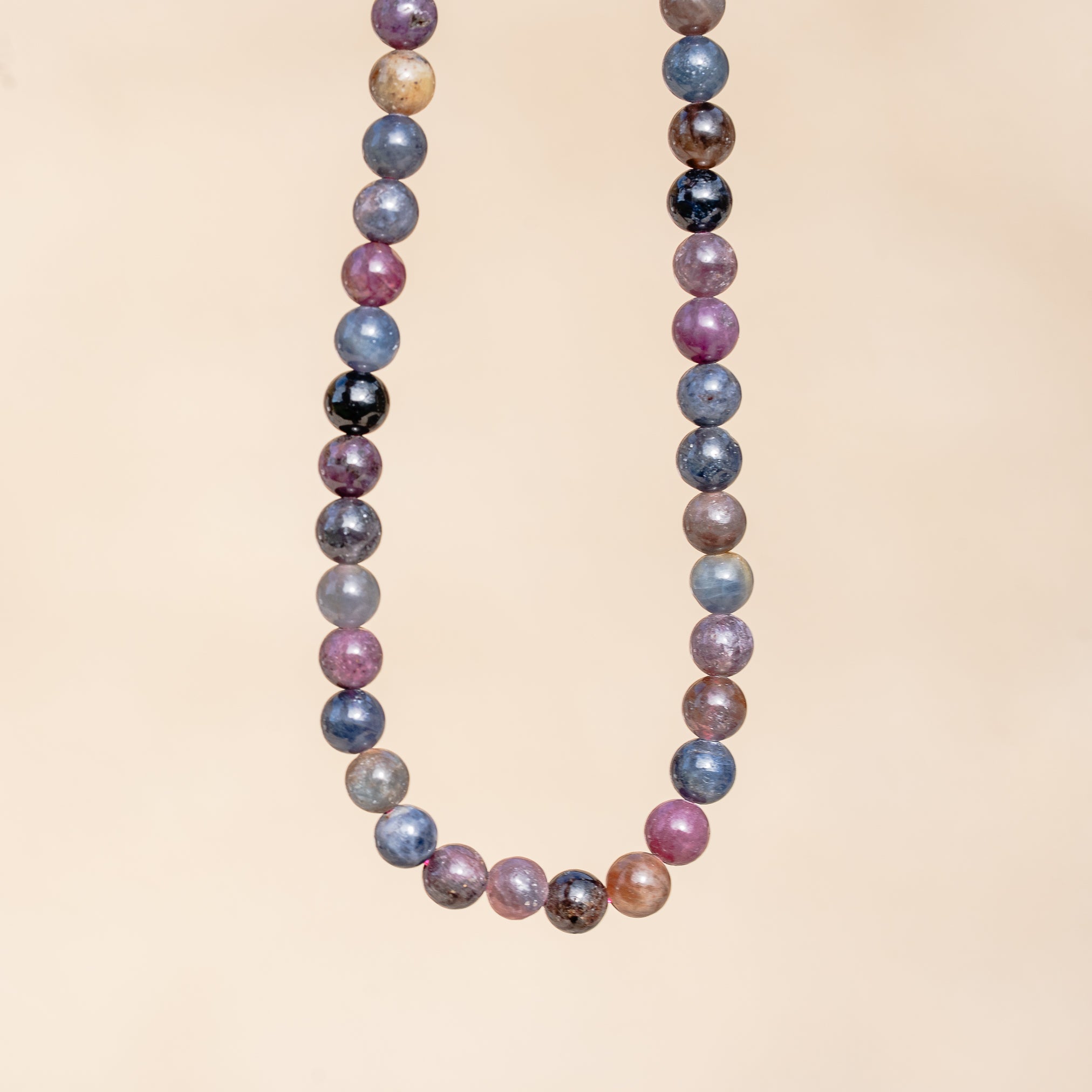 Perles rondes lisses de Corindons (Saphir et Rubis ) de 6 mm ( rang ou 1/2 rang )