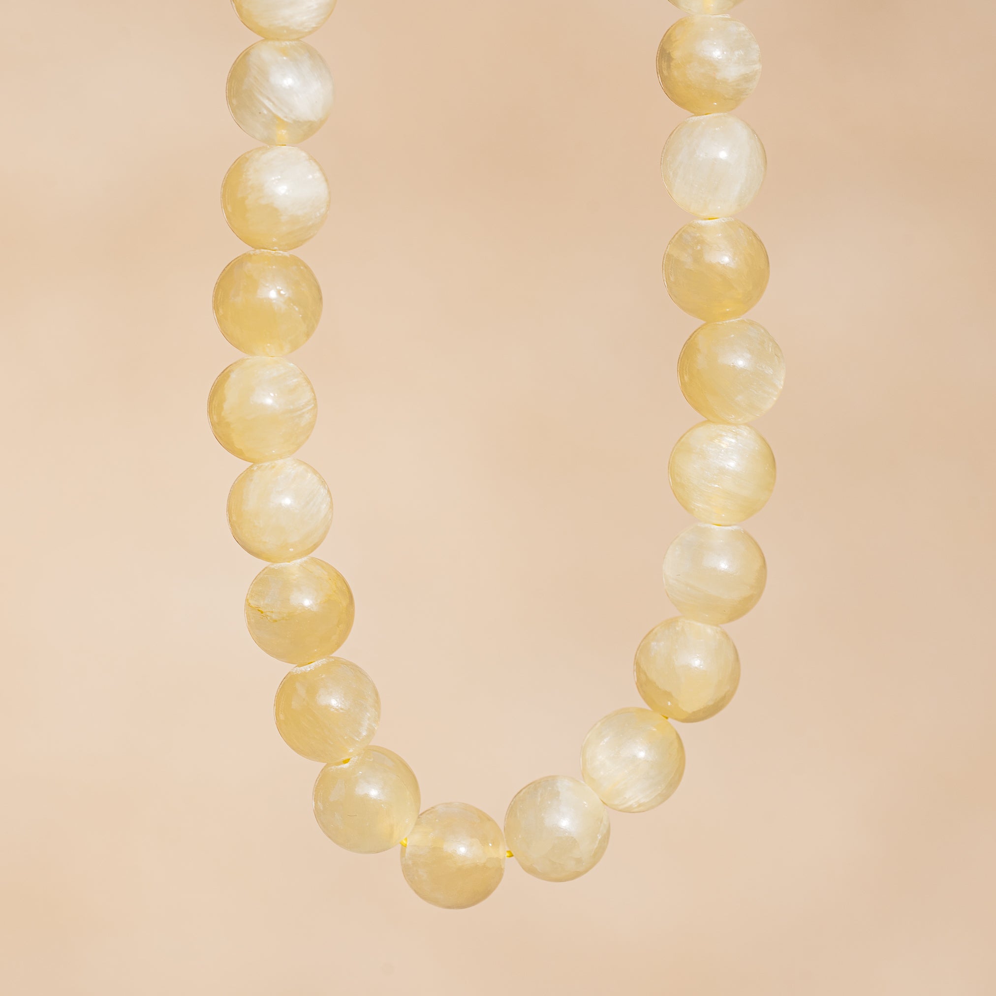 Perles rondes lisses de Calcite miel de 10 mm ( lot de 10 perles )