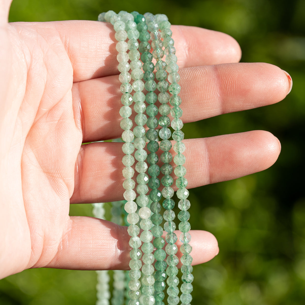 Perles rondes facettes en Aventurine verte de 4 mm ( rang de env 100 perles )