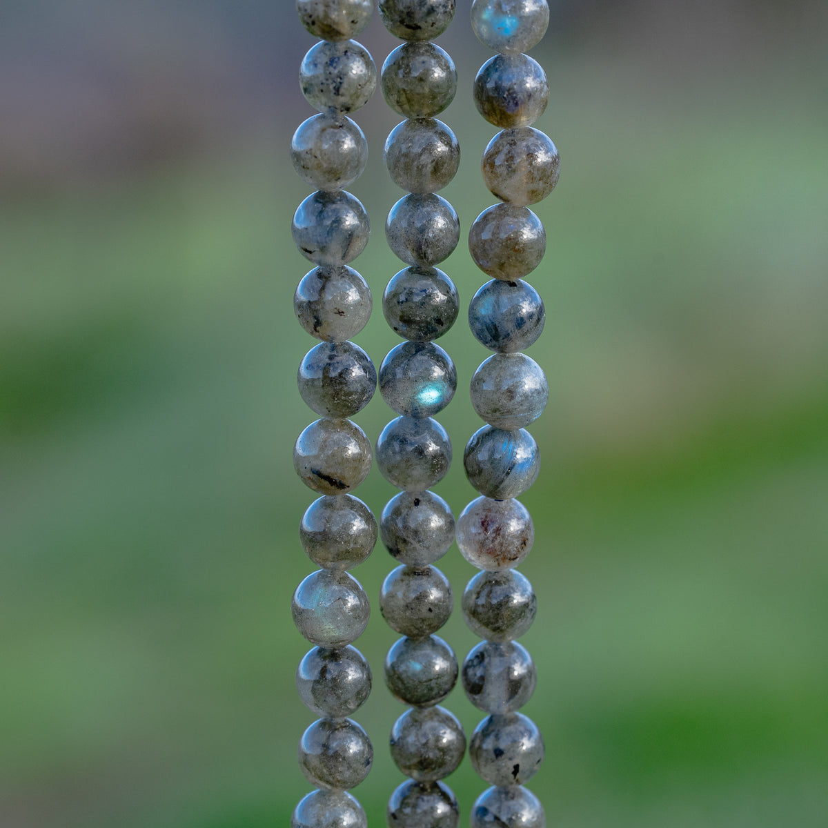 Perles rondes lisses de Labradorite de 8,5 mm ( 1/2 rang de env 23 perles )