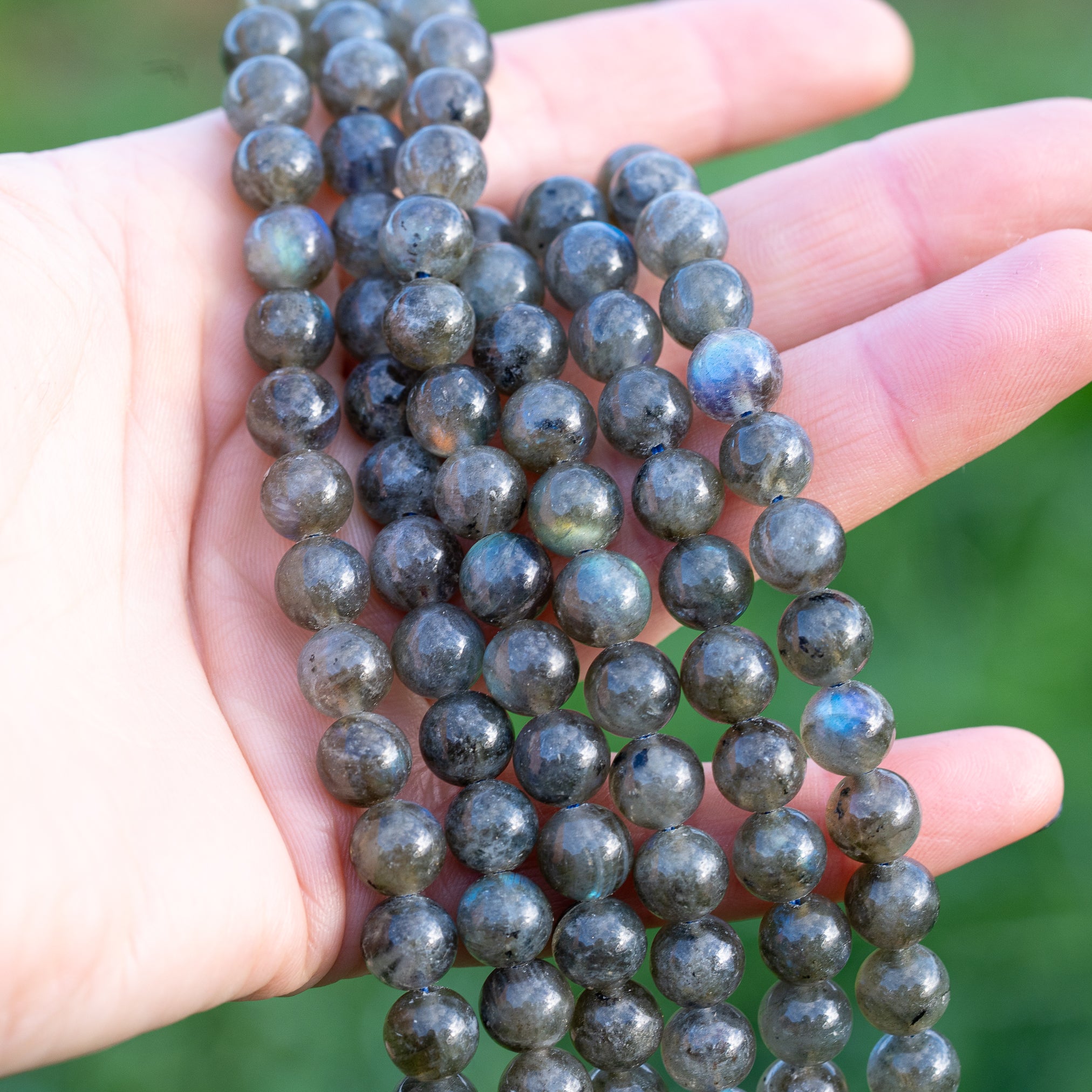 Perles rondes lisses de Labradorite de 8,5 mm ( 1/2 rang de env 23 perles )