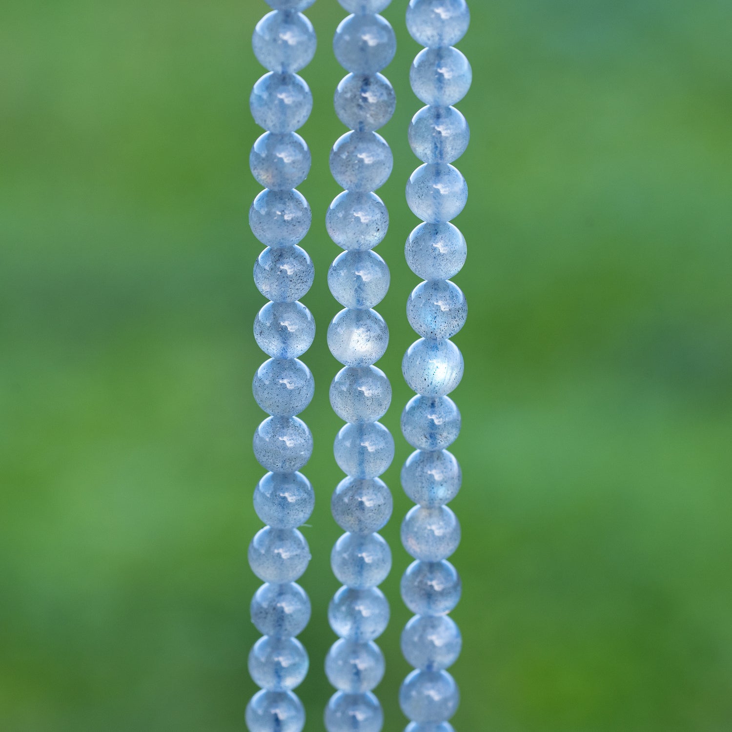 Perles rondes lisses de Labradorite de 6 ou 6,5 mm ( rang de env 60/64 perles )